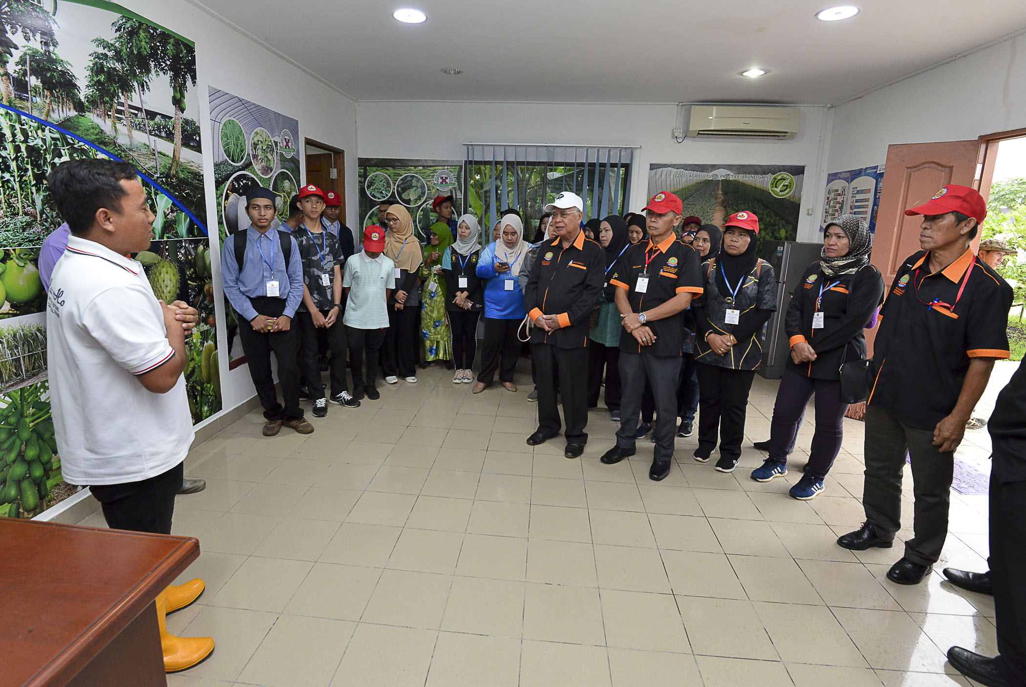 PMB lawat dua syarikat tempatan 2.jpg