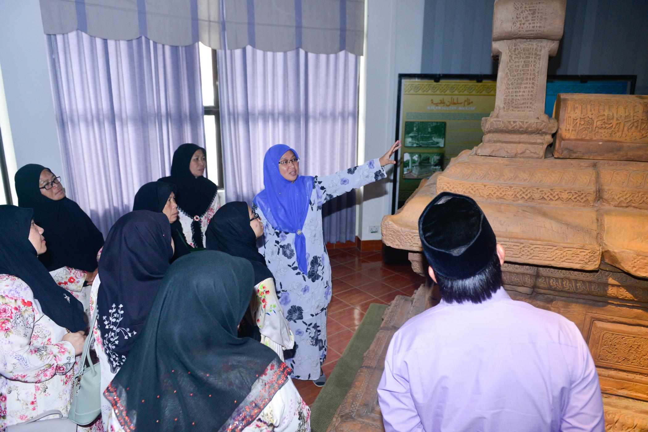 Rombongan PMB kunjungi tempat bersejarah.JPG