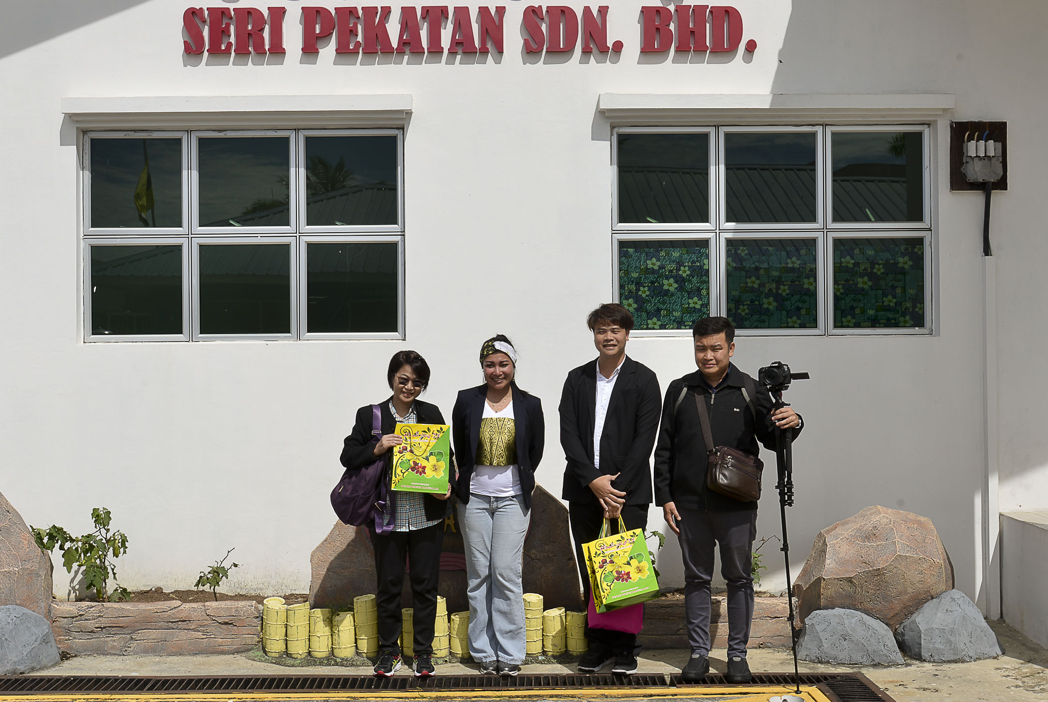 ROMBONGAN IOEP LAWATAN KE SERI PEKATAN II.jpg