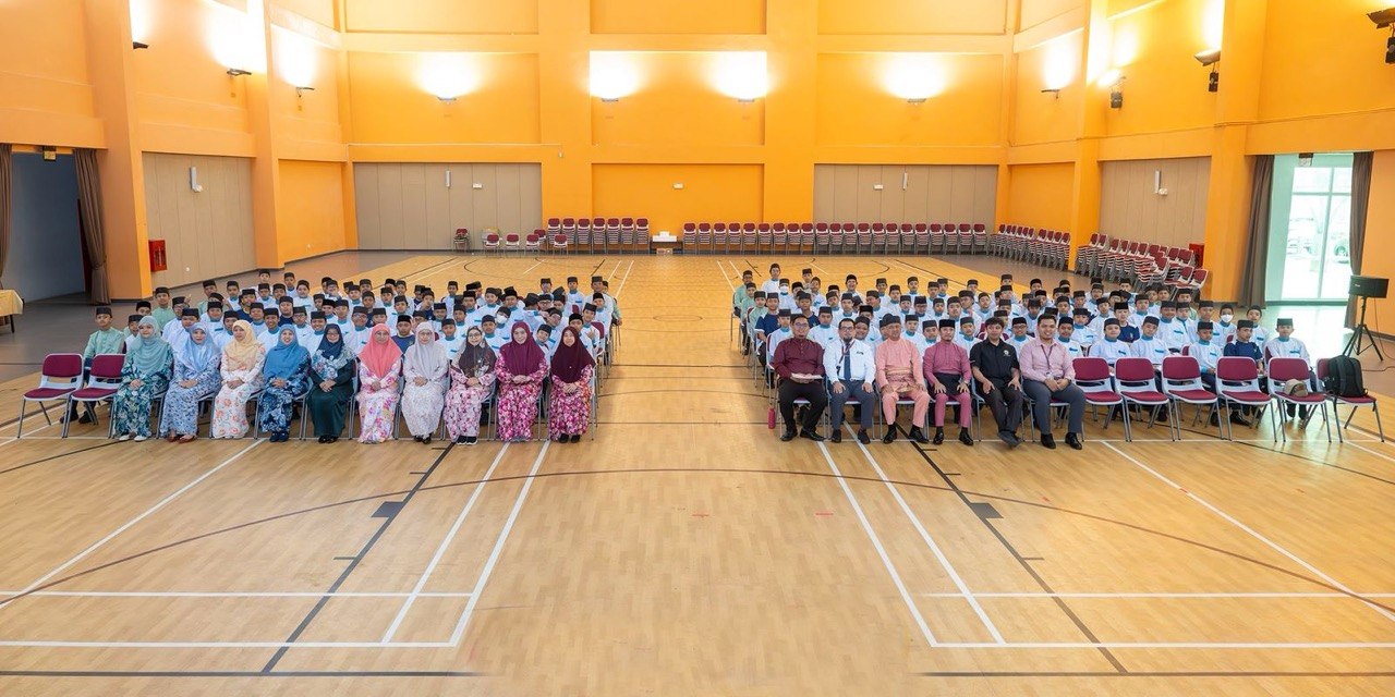 Bergambar ramai.jpg