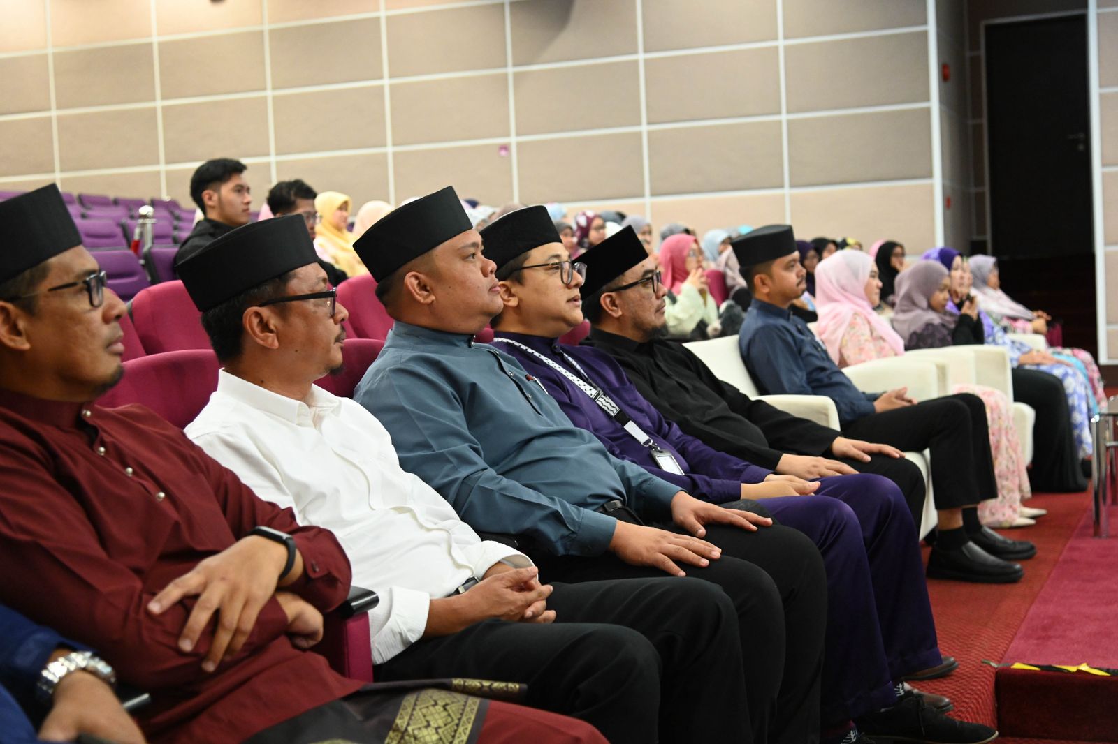 Ceramah 'Saat Hati Terpanggil Untuk Hijrah' Meriahkan Sambutan Ilal Hijrah 1447 (3).jpeg