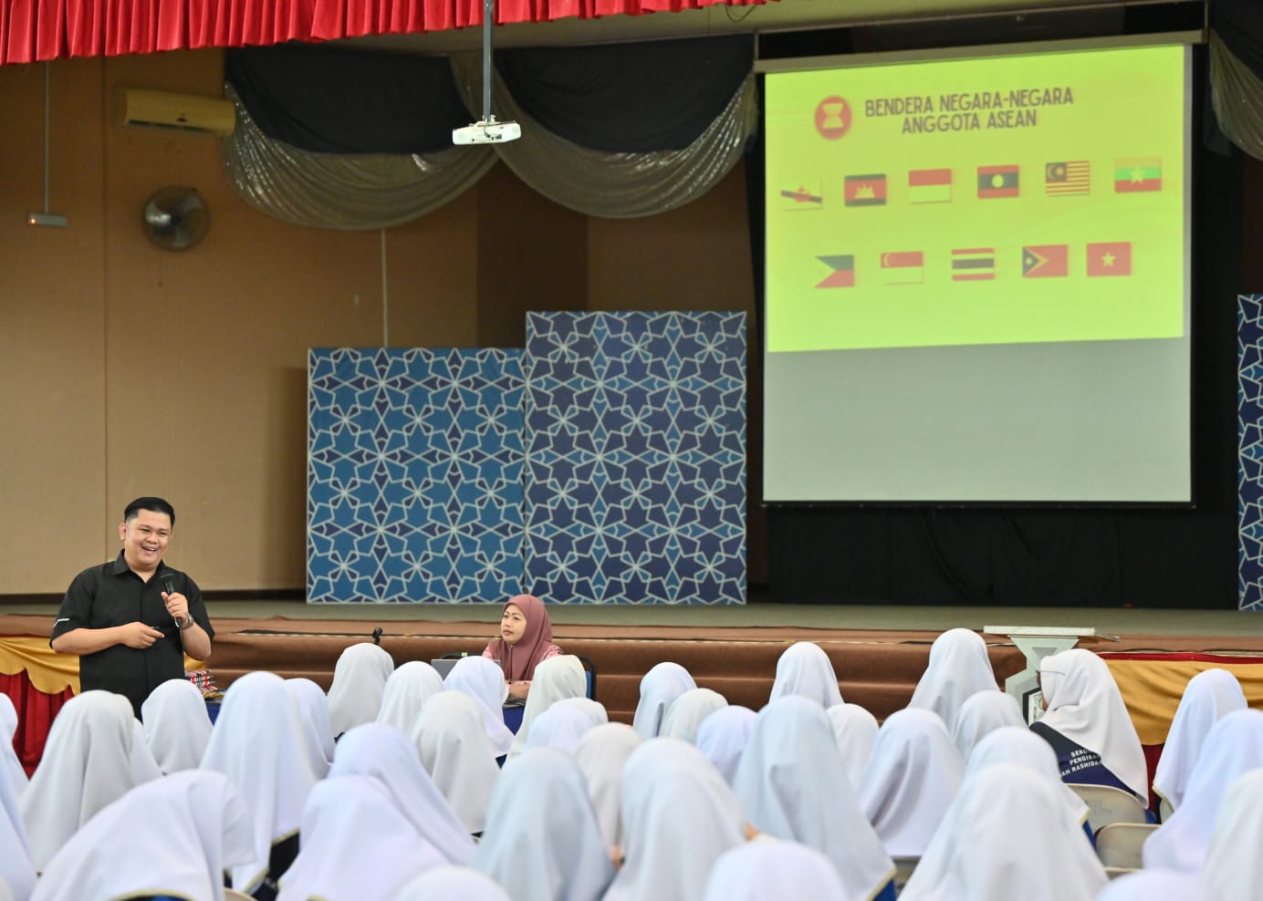 Jerayawara Kenali ASEAN semai semangat perpaduan penuntut (11).jpeg