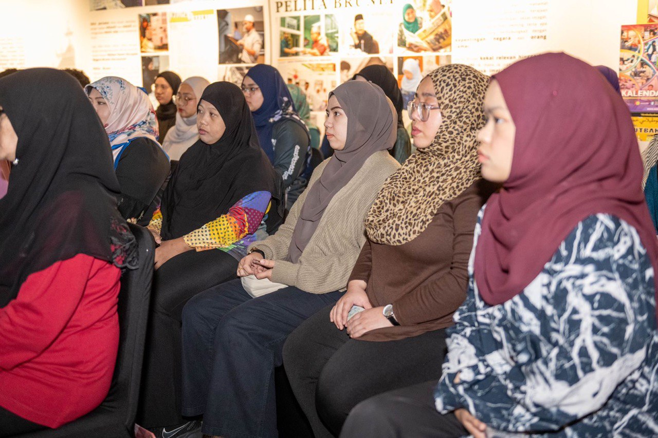 Majlis Pembukaan Program Masyarakat Bermaklumat (PMB) bagi Pusat Pekerjaan Brunei  (2).jpg