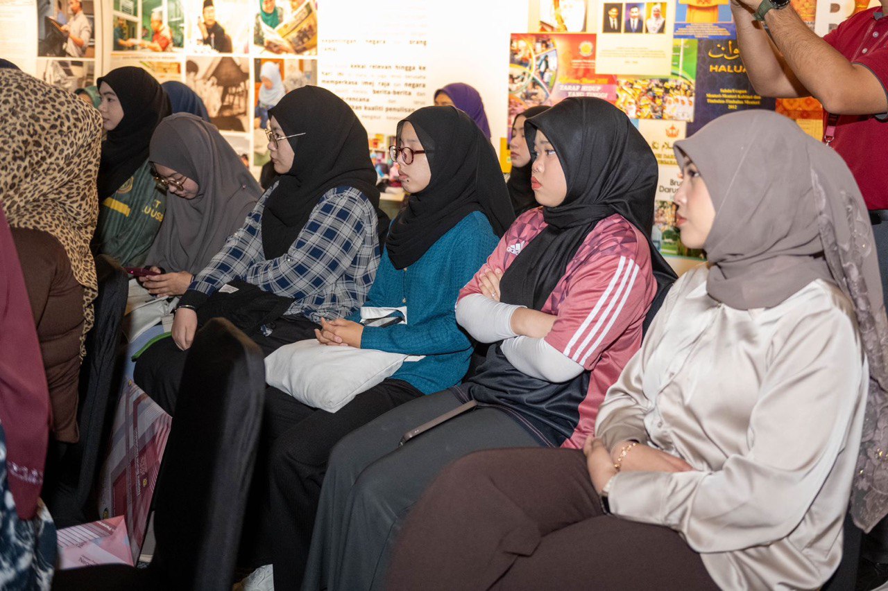 Majlis Pembukaan Program Masyarakat Bermaklumat (PMB) bagi Pusat Pekerjaan Brunei  (5).jpg