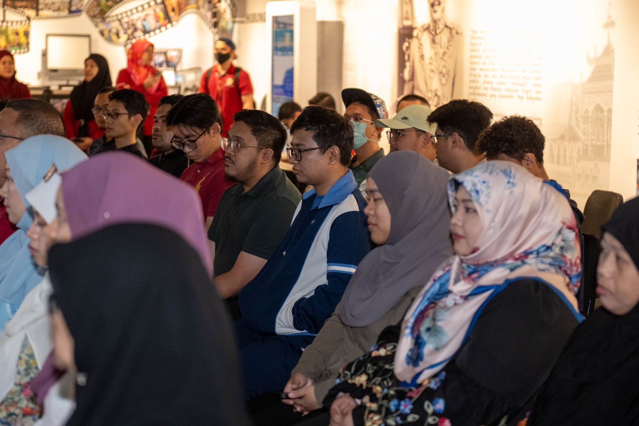 Majlis Pembukaan Program Masyarakat Bermaklumat (PMB) bagi Pusat Pekerjaan Brunei  (6).jpg