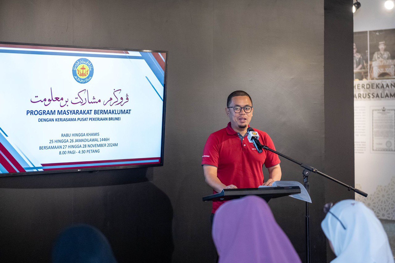 Majlis Pembukaan Program Masyarakat Bermaklumat (PMB) bagi Pusat Pekerjaan Brunei  (7).jpg