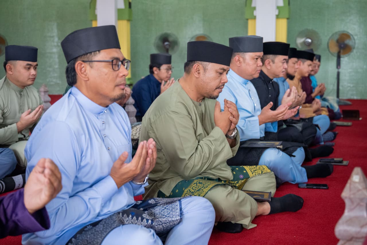 Membaca Yassin dan Tahlil Makam Diraja (2).jpeg