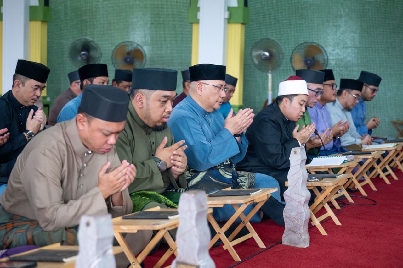 Membaca Yassin dan Tahlil Makam Diraja (5).jpeg