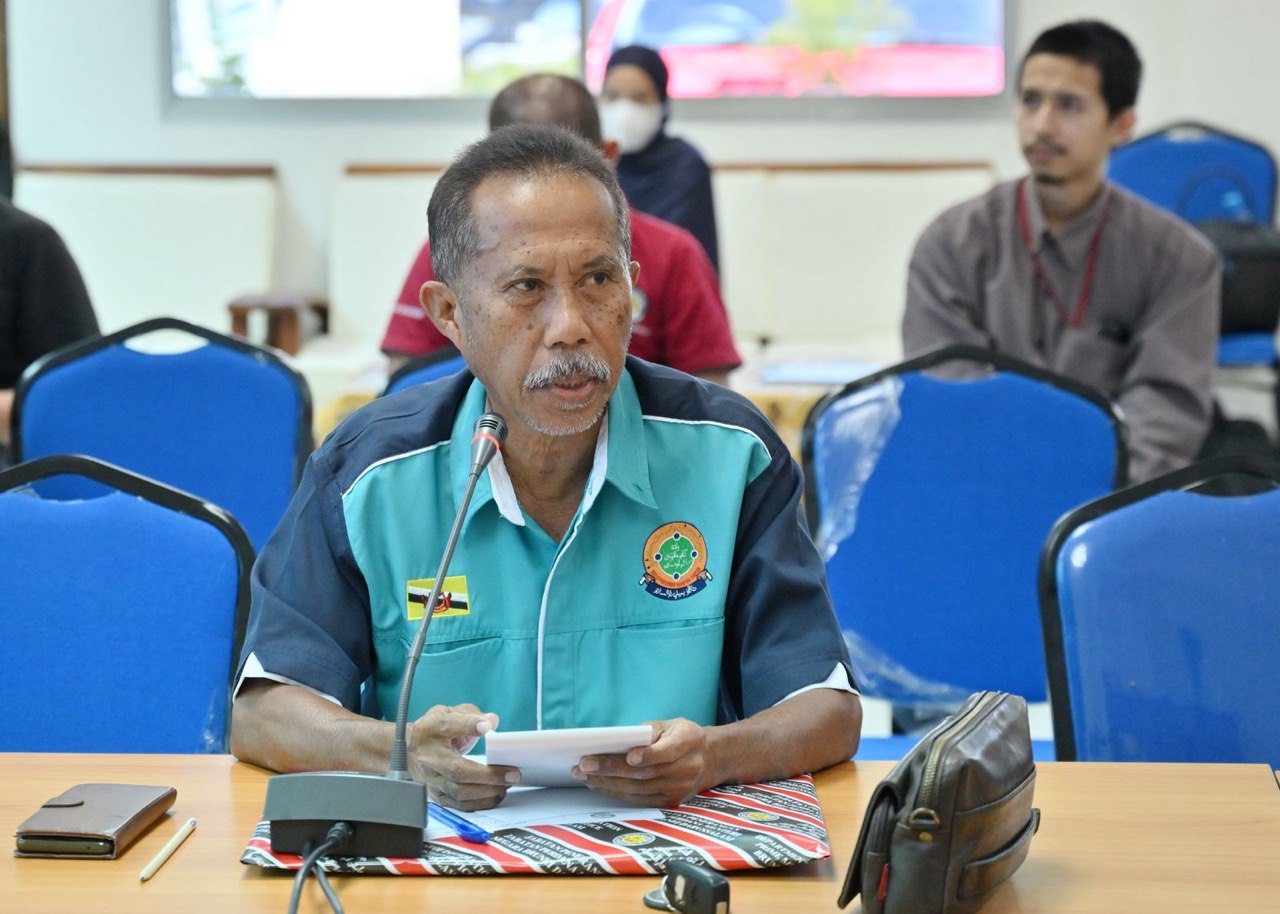 PC bagi Kampung Jerudong B (10).jpg