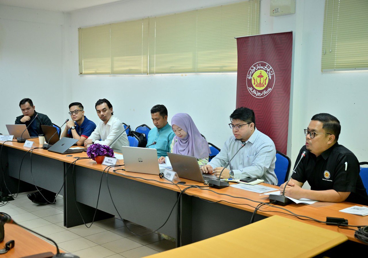 PC bagi Kampung Jerudong B (6).jpg