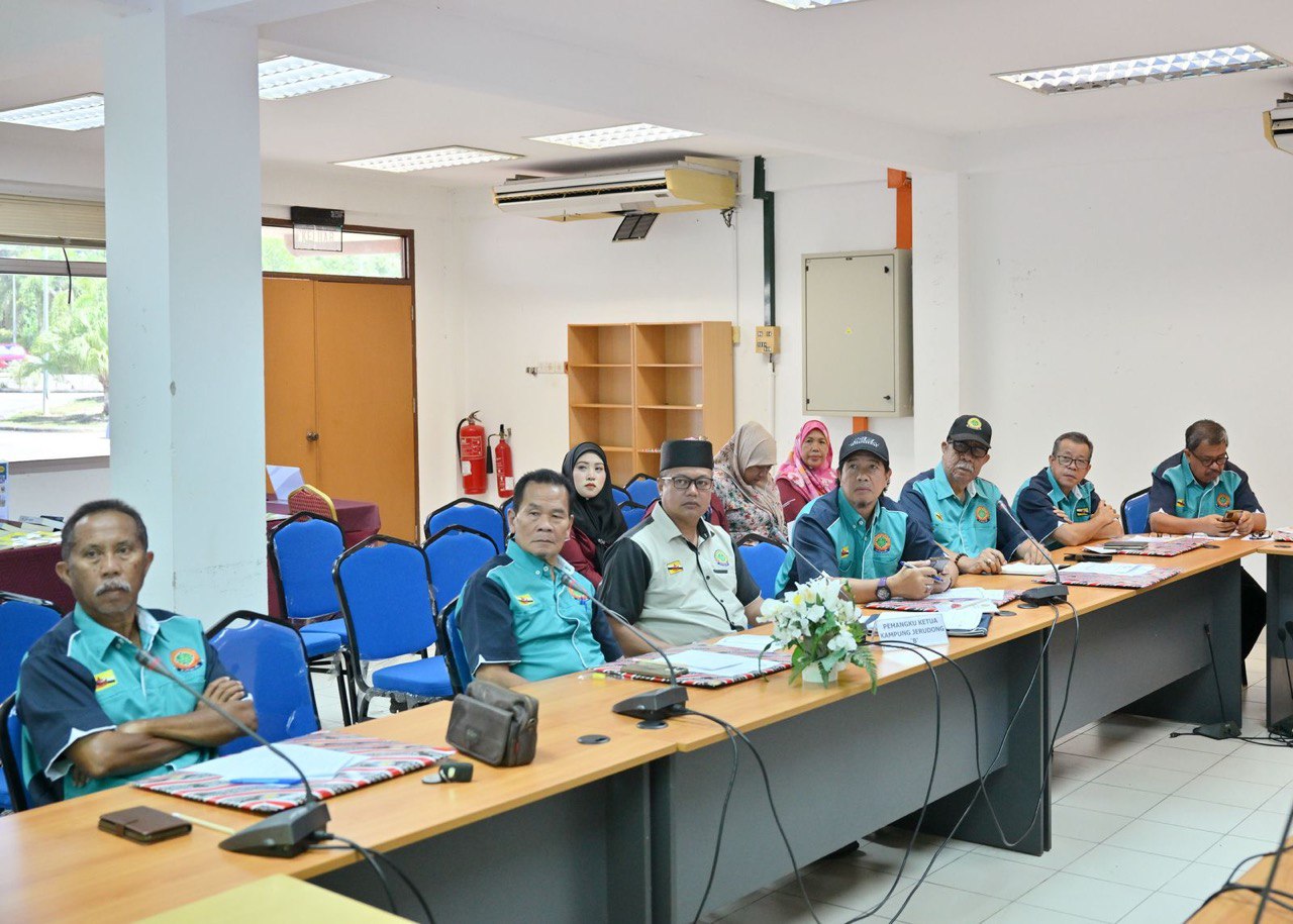 PC bagi Kampung Jerudong B (8).jpg