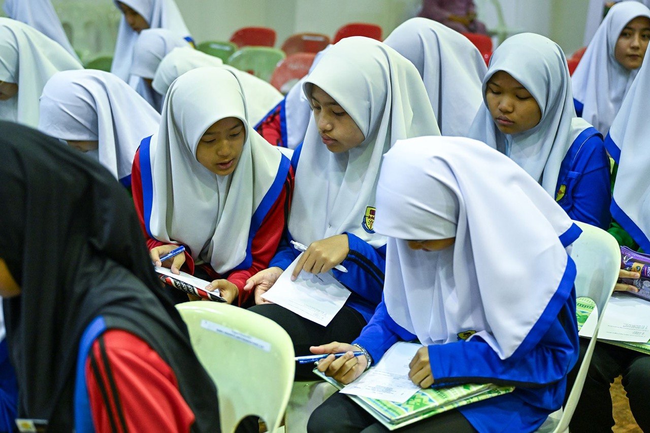 Pelajar Tahun 7 dan 8 Maktab Anthony Abell, Seria 3.jpg