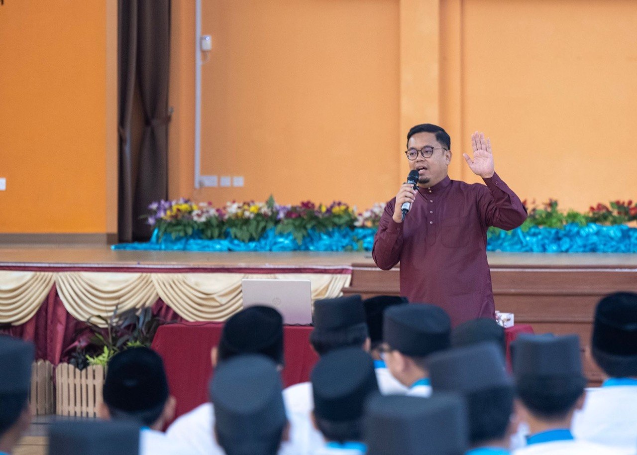 Penyampai Taklimat Yang Mulia Pengiran Haji Ahmad Fadillah.jpg