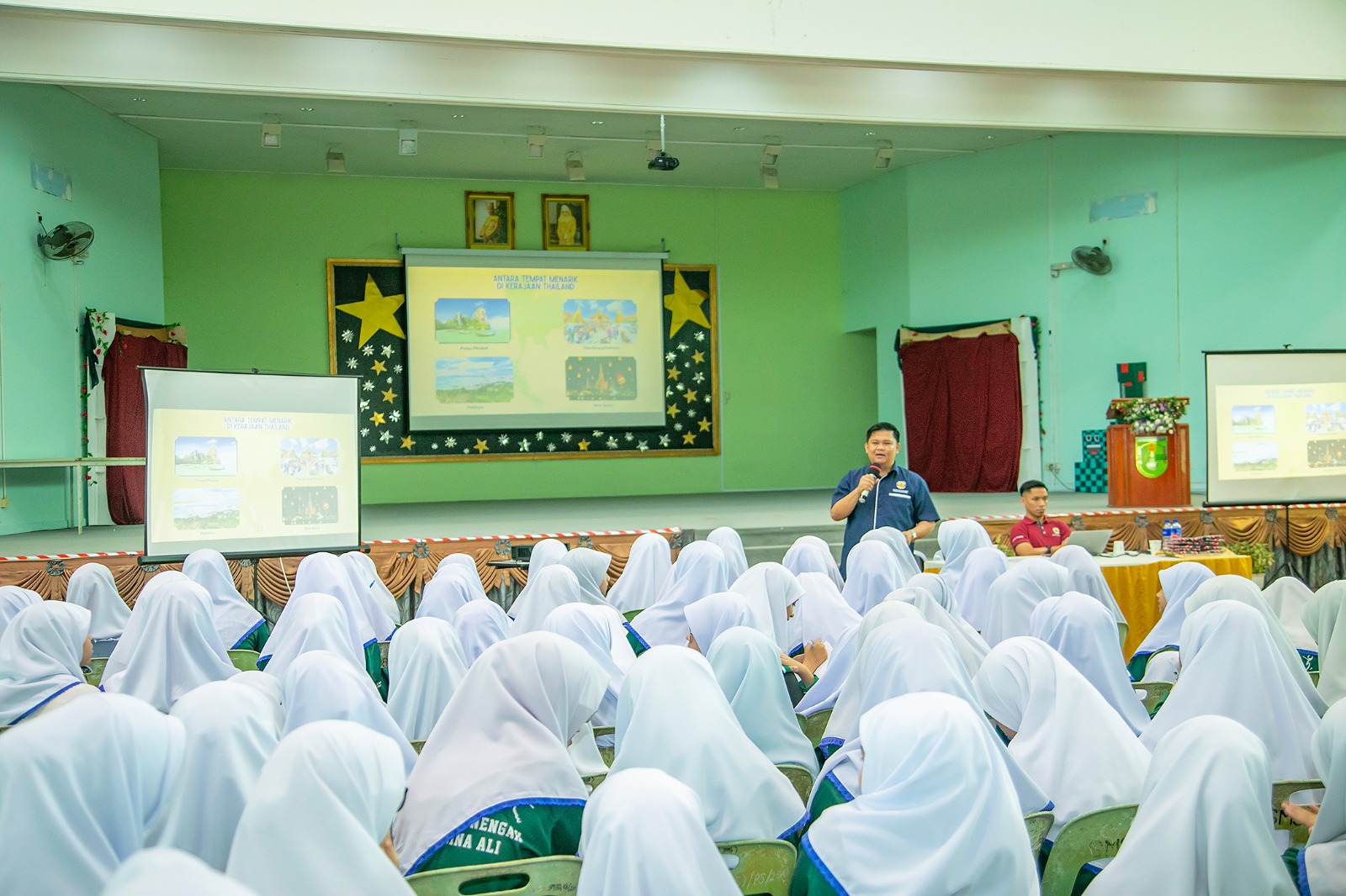 Taklimat Kenali ASEAN disampaikan oleh Awang Eddy Iswandy bin Haji Is.jpeg